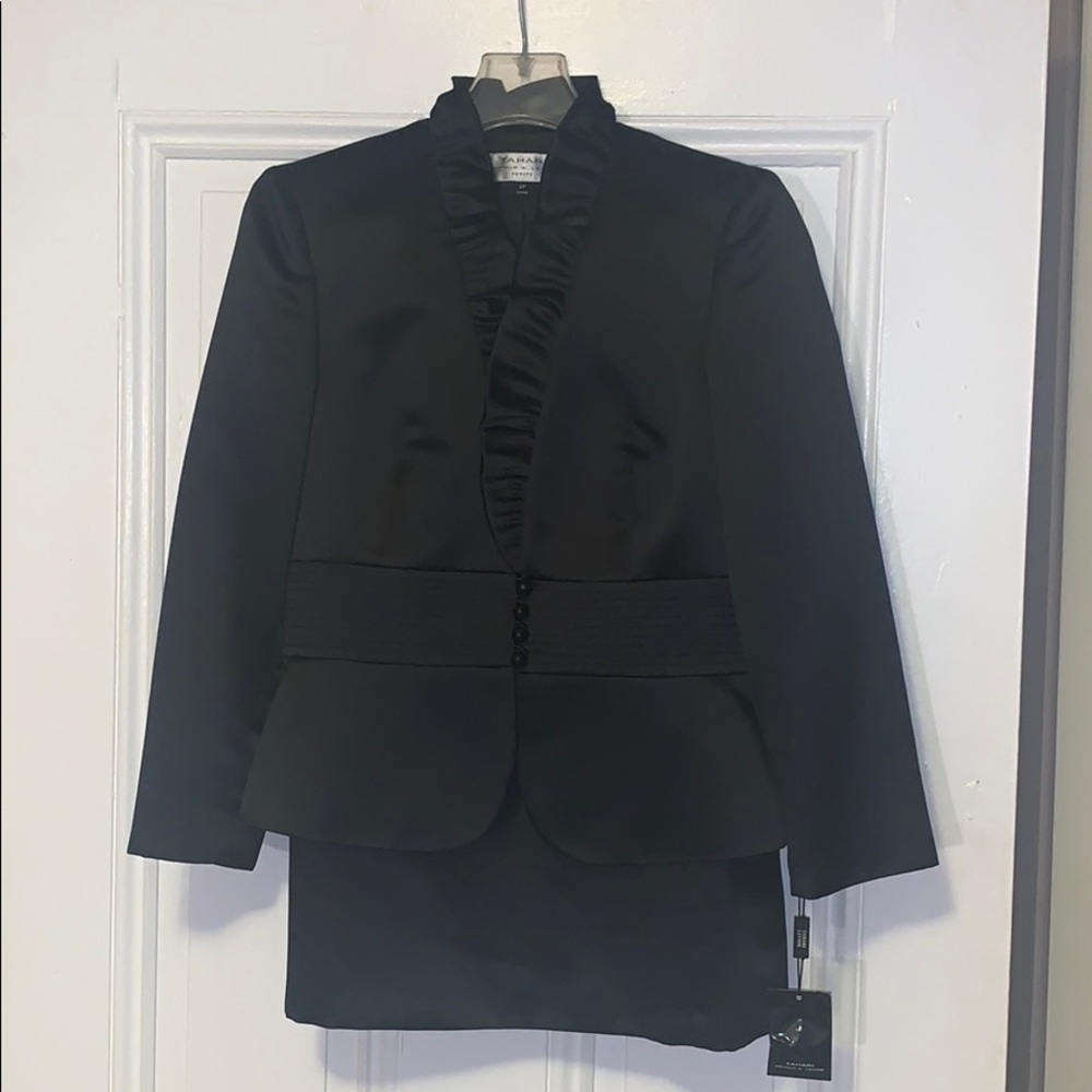 Gorgeous Black Tahari 2 piece Satin Dinner Suit